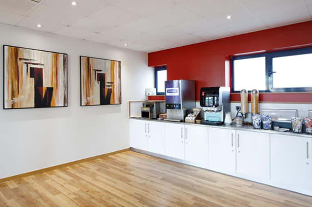 Hotel Travelodge Barcelona Fira — Restaurant & bars in Barcelona, Catalonia