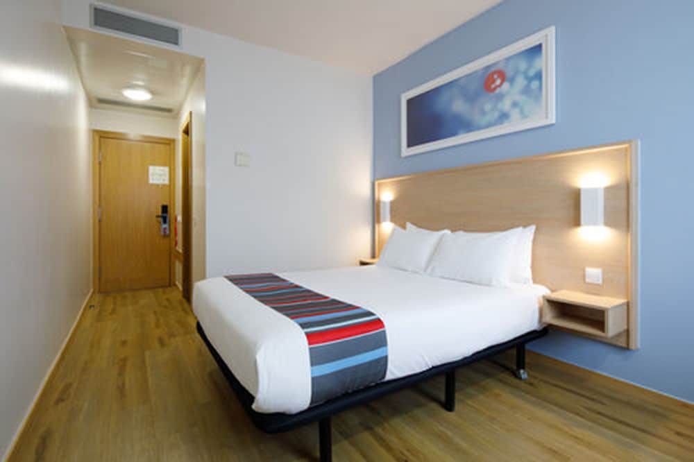 Hotel Travelodge Barcelona Fira — Hotel rooms in Barcelona, Catalonia