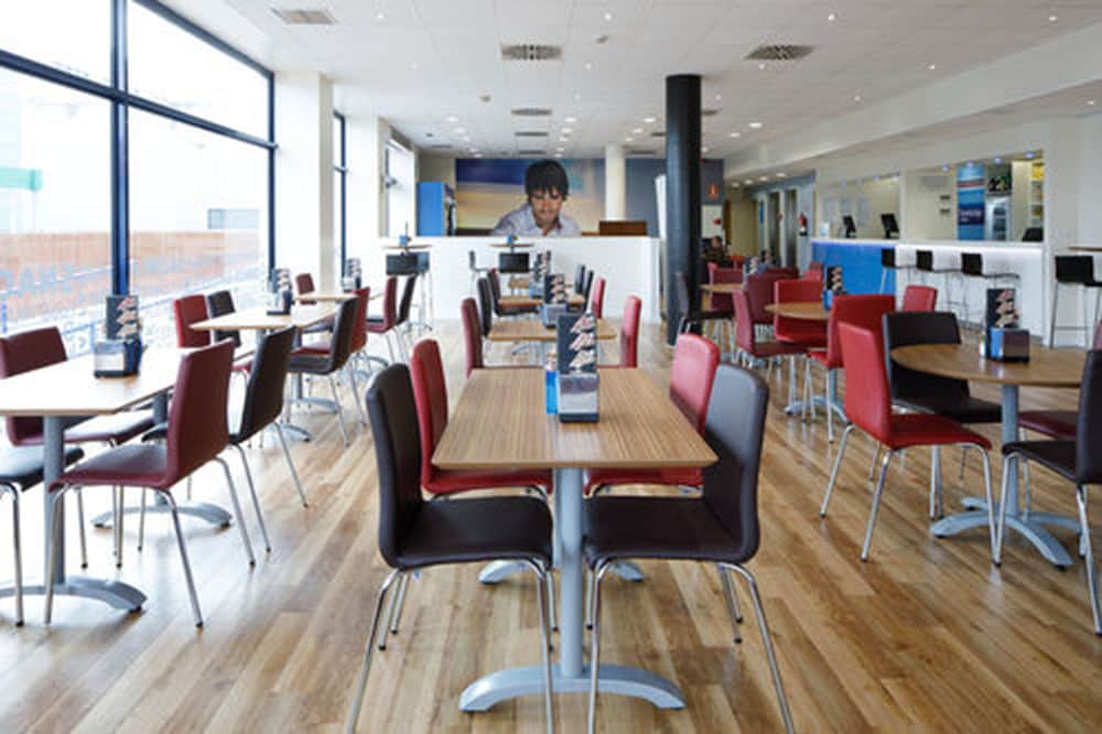Hotel Travelodge Barcelona Fira — Restaurant & bars in Barcelona, Catalonia