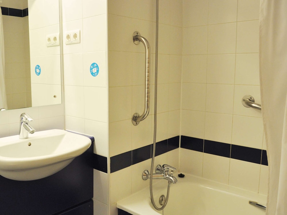 Hotel Travelodge Barcelona Fira — Hotel rooms in Barcelona, Catalonia
