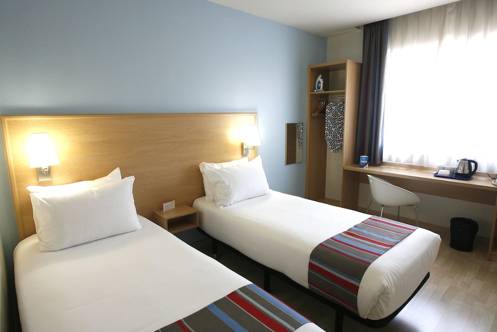 Hotel Travelodge Barcelona Fira — Hotel rooms in Barcelona, Catalonia