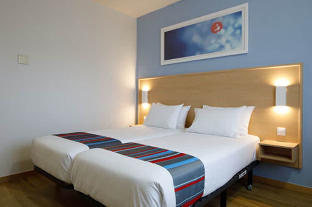 Hotel Travelodge Barcelona Fira — Main photo in Barcelona, Catalonia