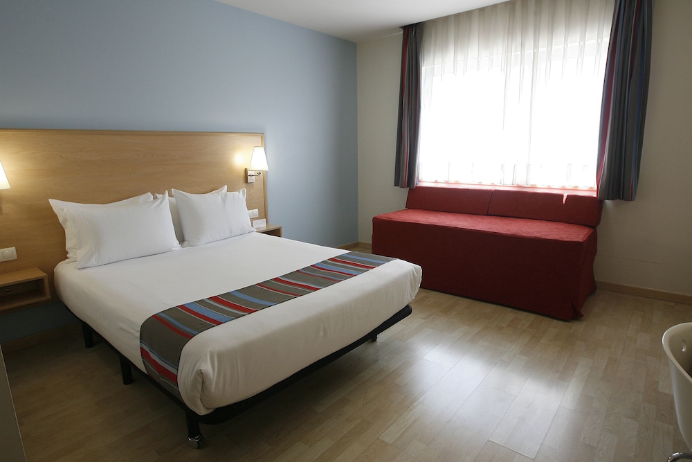 Hotel Travelodge Barcelona Fira — Hotel rooms in Barcelona, Catalonia
