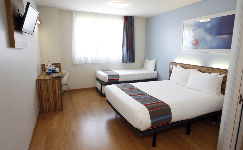 Hotel Travelodge Barcelona Fira — Hotel rooms in Barcelona, Catalonia