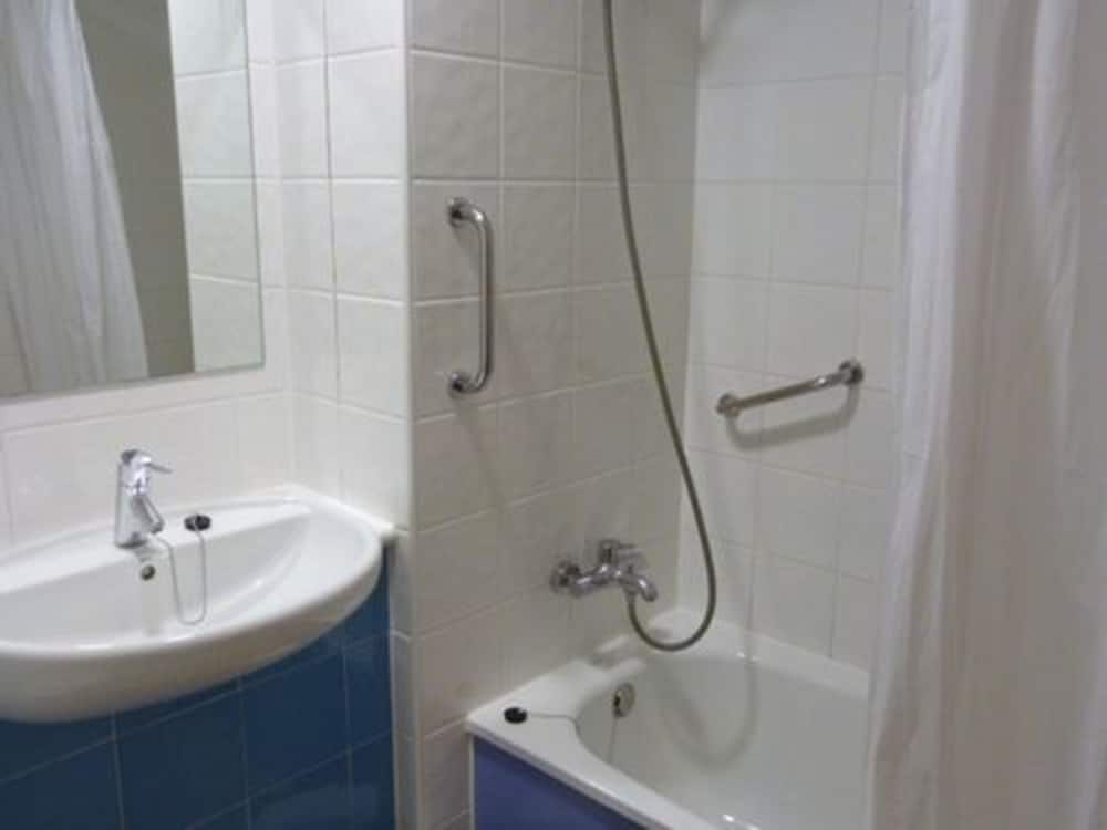 Hotel Travelodge Barcelona Fira — Hotel rooms in Barcelona, Catalonia