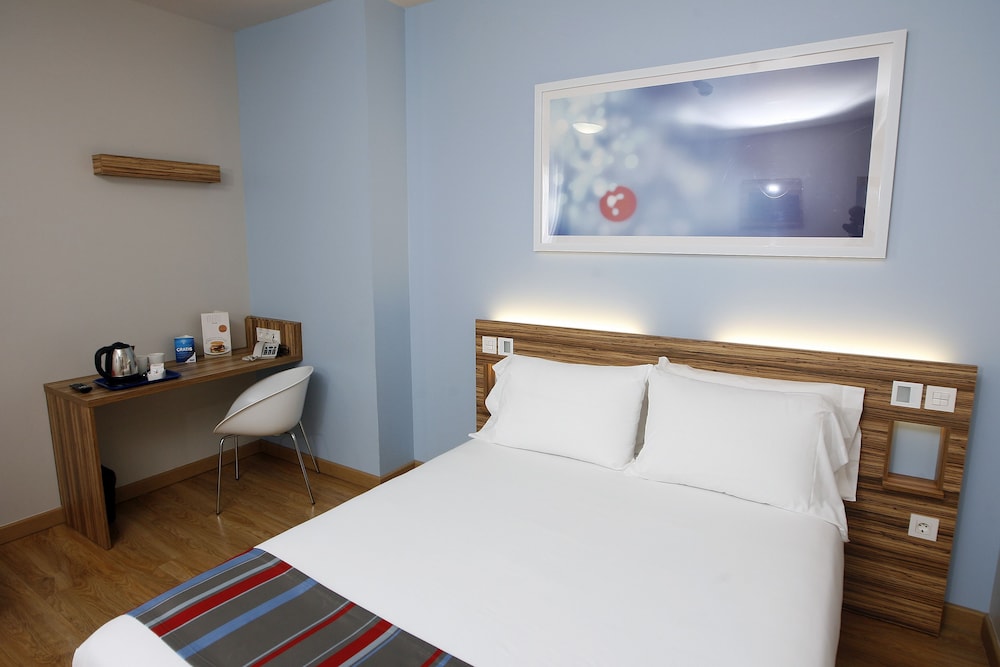 Hotel Travelodge Barcelona Fira — Hotel rooms in Barcelona, Catalonia