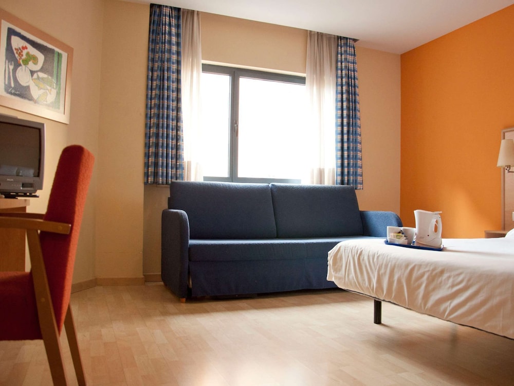 Hotel Travelodge Barcelona Fira — Hotel rooms in Barcelona, Catalonia