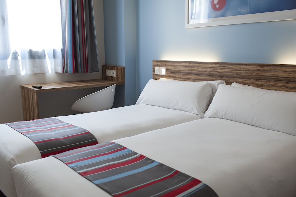 Hotel Travelodge Barcelona Fira — Hotel rooms in Barcelona, Catalonia