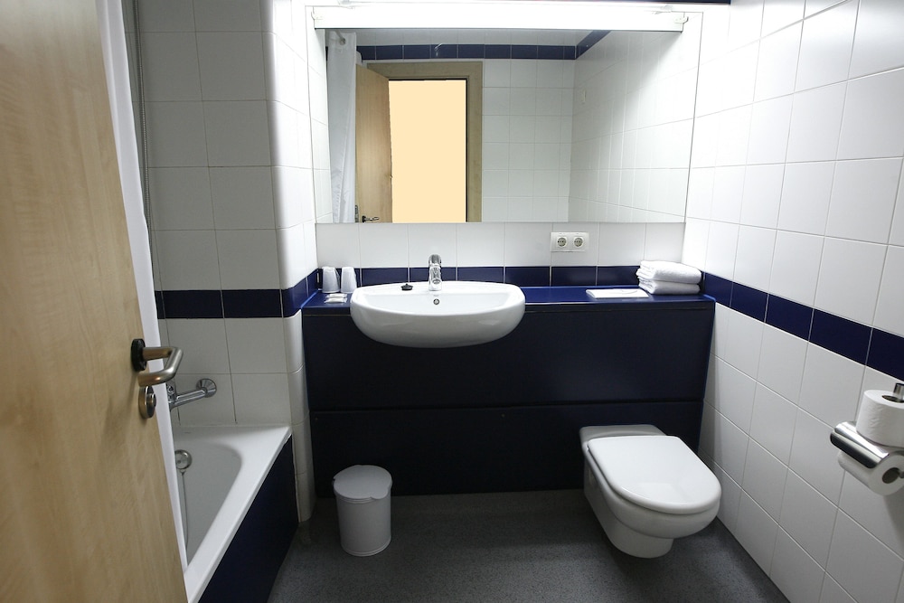 Hotel Travelodge Barcelona Fira — Hotel rooms in Barcelona, Catalonia
