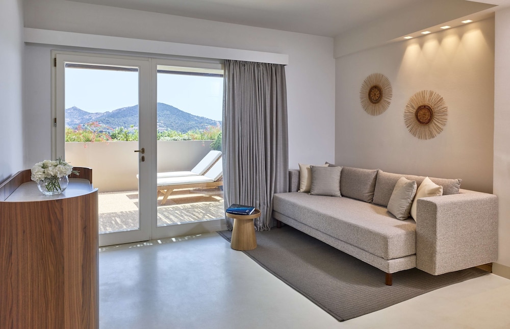 Baia di Chia Resort Sardinia, Curio Collection by Hilton — Hotel rooms in Domus de Maria, Sardinia