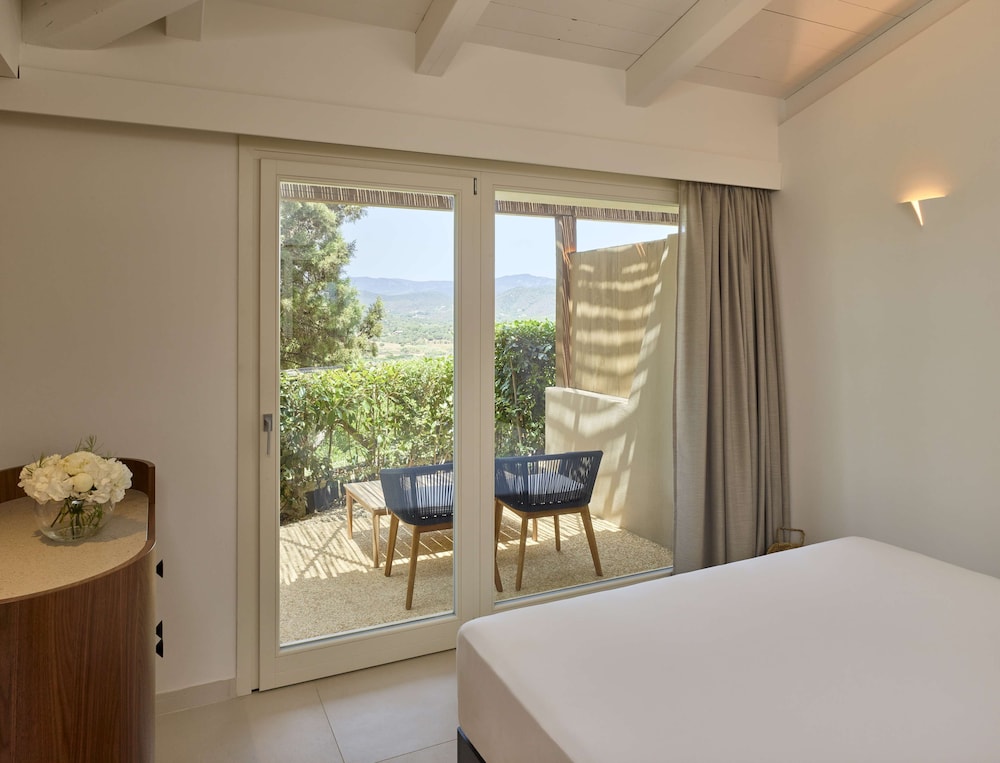 Baia di Chia Resort Sardinia, Curio Collection by Hilton — Hotel rooms in Domus de Maria, Sardinia