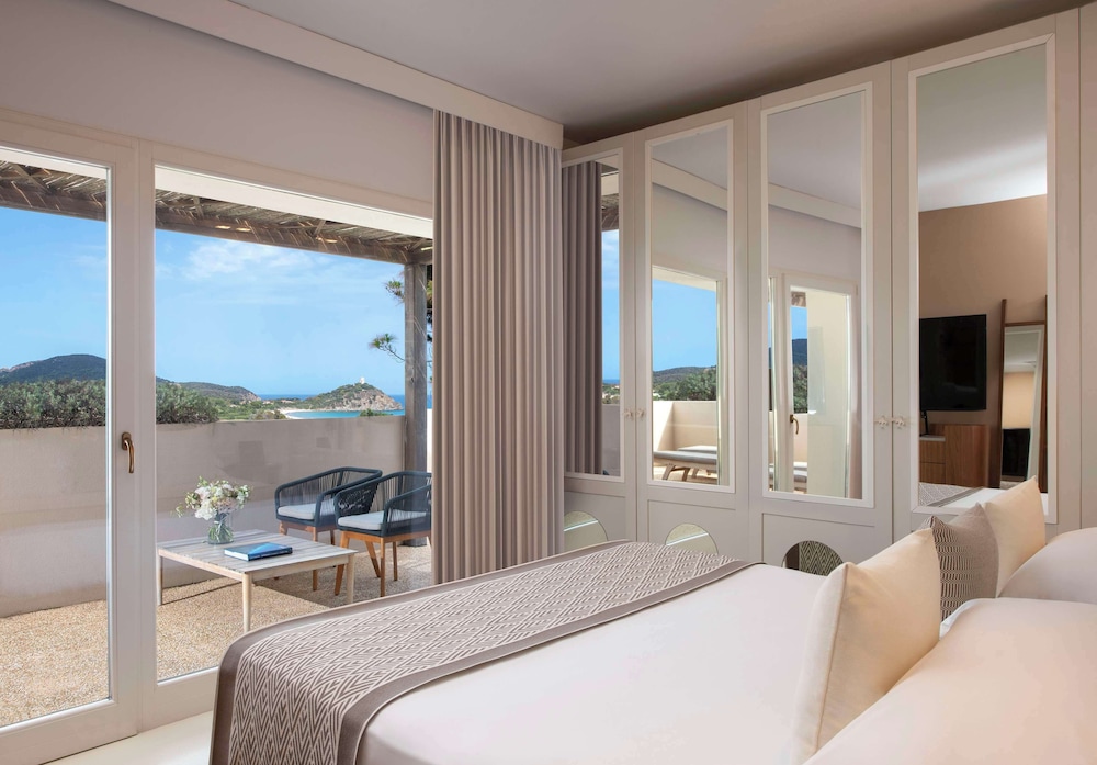 Baia di Chia Resort Sardinia, Curio Collection by Hilton — Hotel rooms in Domus de Maria, Sardinia