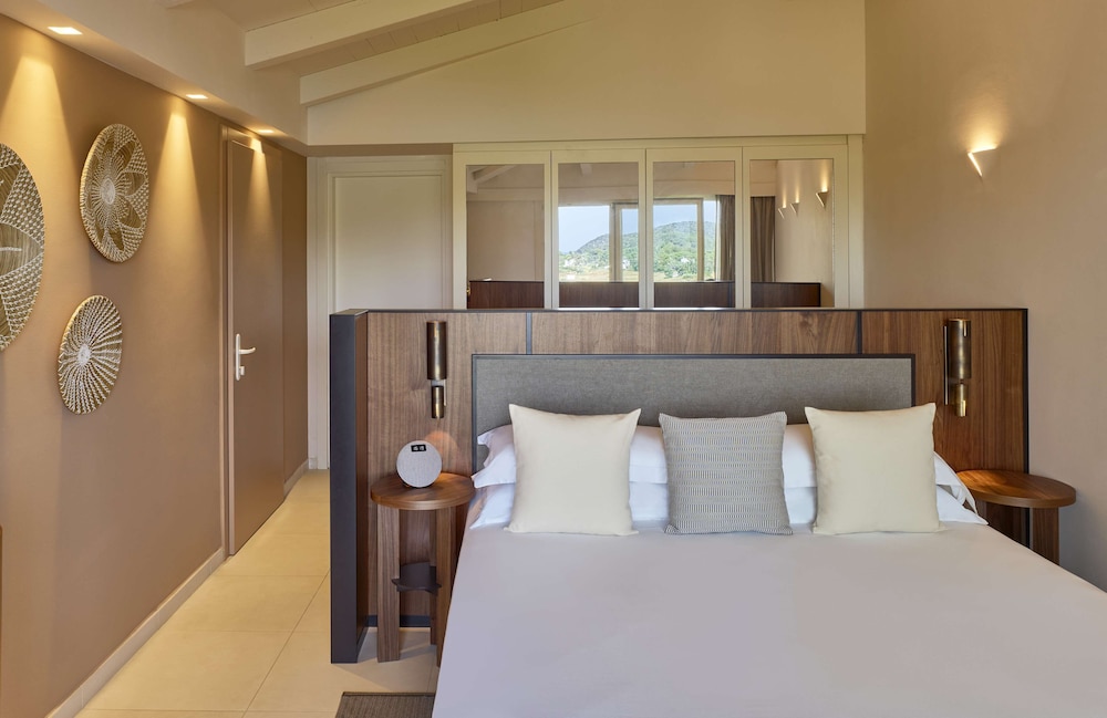Baia di Chia Resort Sardinia, Curio Collection by Hilton — Hotel rooms in Domus de Maria, Sardinia