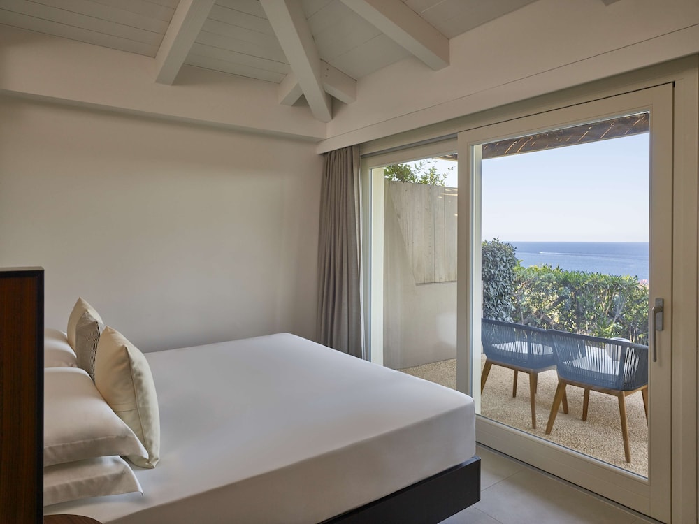 Baia di Chia Resort Sardinia, Curio Collection by Hilton — Hotel rooms in Domus de Maria, Sardinia