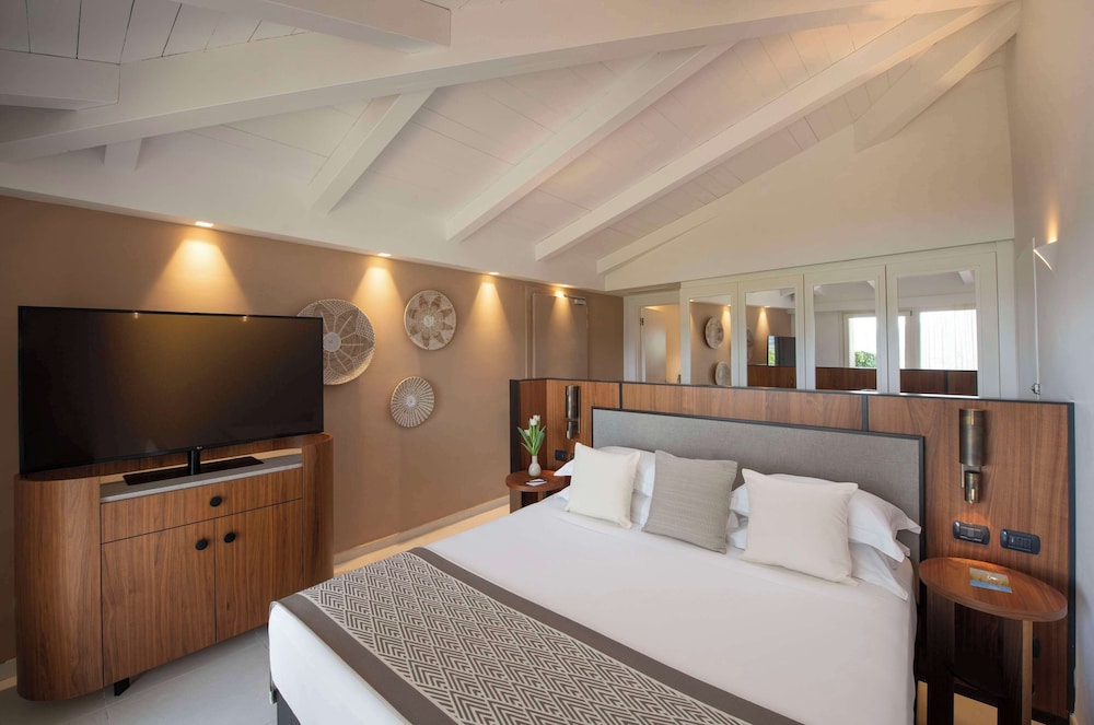 Baia di Chia Resort Sardinia, Curio Collection by Hilton — Hotel rooms in Domus de Maria, Sardinia