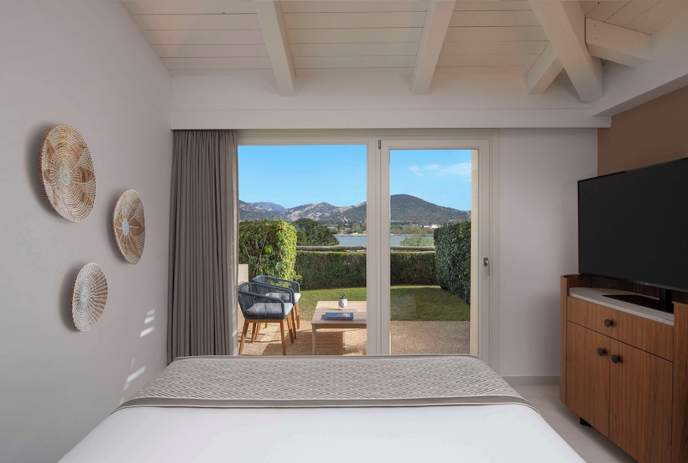 Baia di Chia Resort Sardinia, Curio Collection by Hilton — Hotel rooms in Domus de Maria, Sardinia