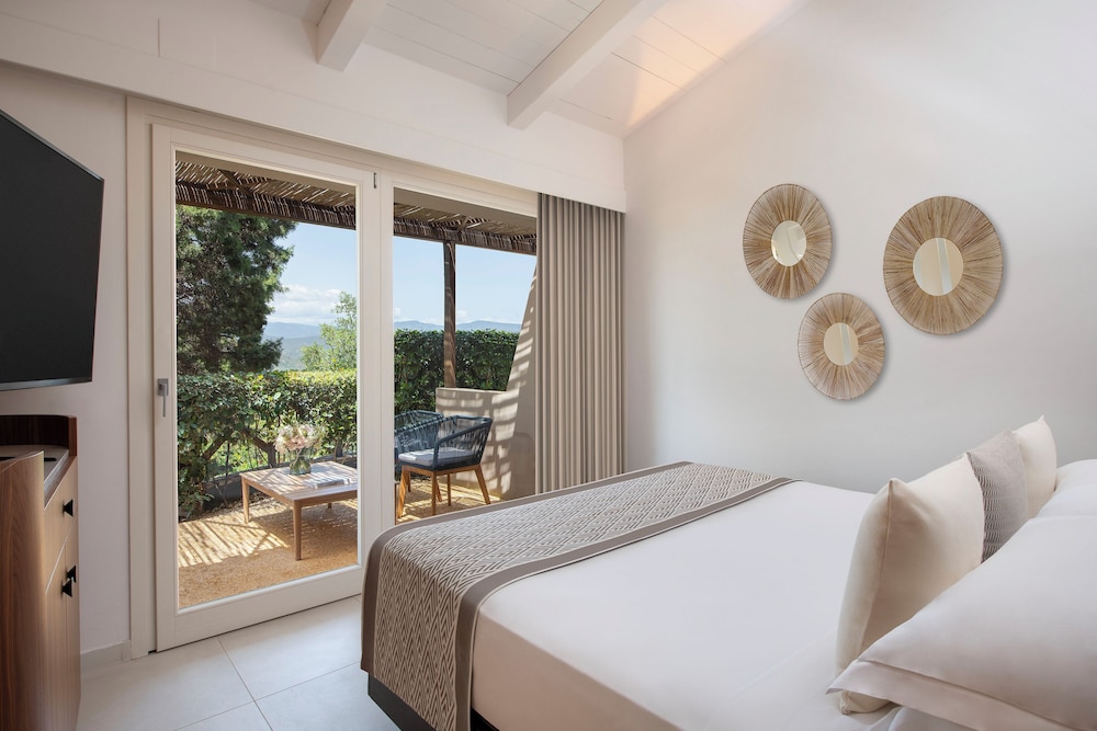 Baia di Chia Resort Sardinia, Curio Collection by Hilton — Hotel rooms in Domus de Maria, Sardinia