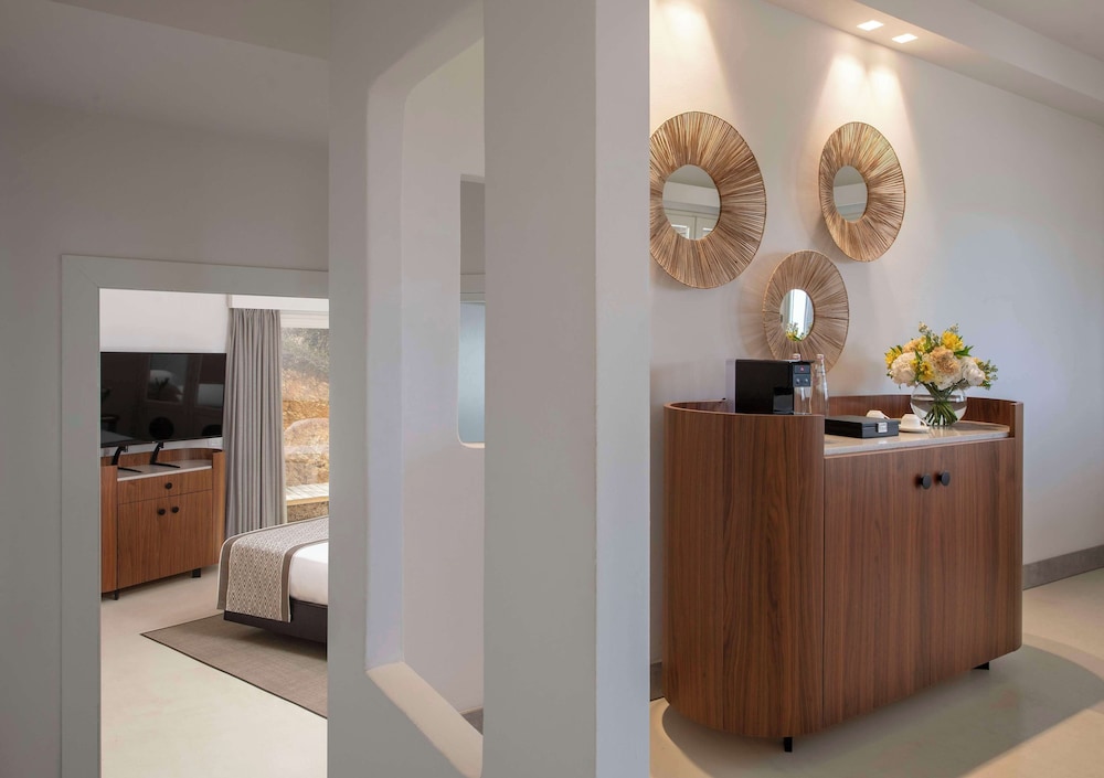 Baia di Chia Resort Sardinia, Curio Collection by Hilton — Hotel rooms in Domus de Maria, Sardinia