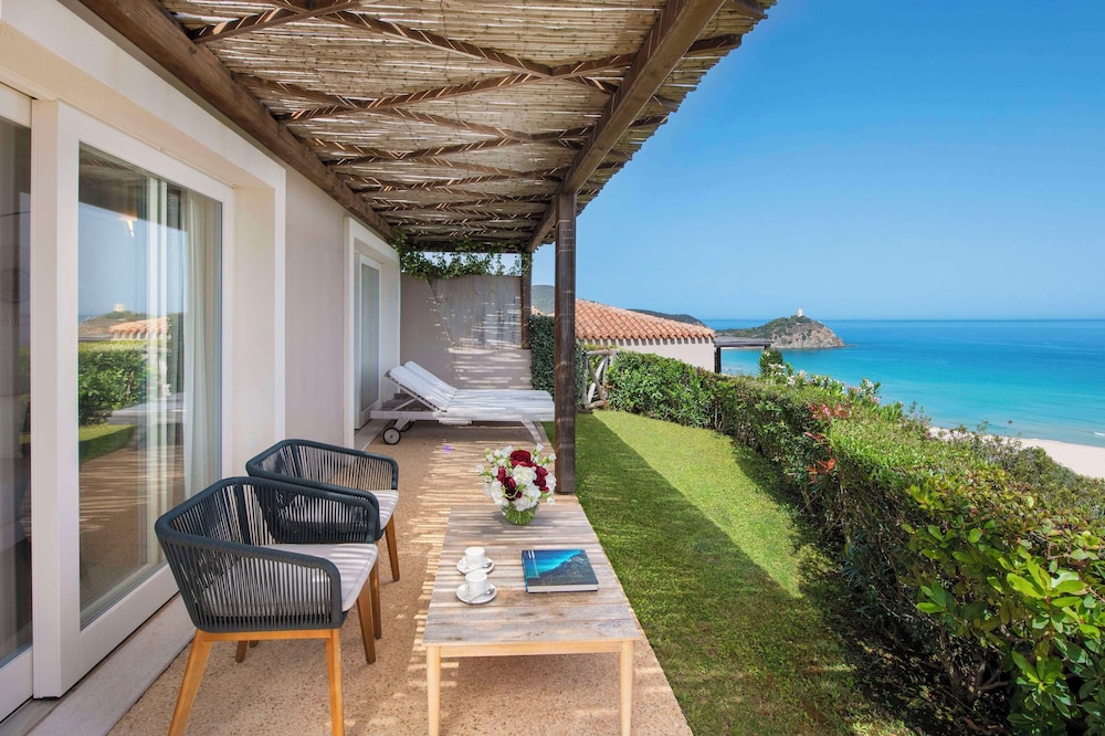 Baia di Chia Resort Sardinia, Curio Collection by Hilton — Hotel rooms in Domus de Maria, Sardinia