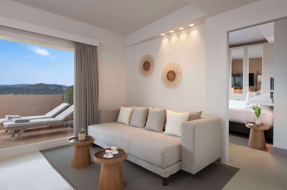 Baia di Chia Resort Sardinia, Curio Collection by Hilton — Hotel rooms in Domus de Maria, Sardinia