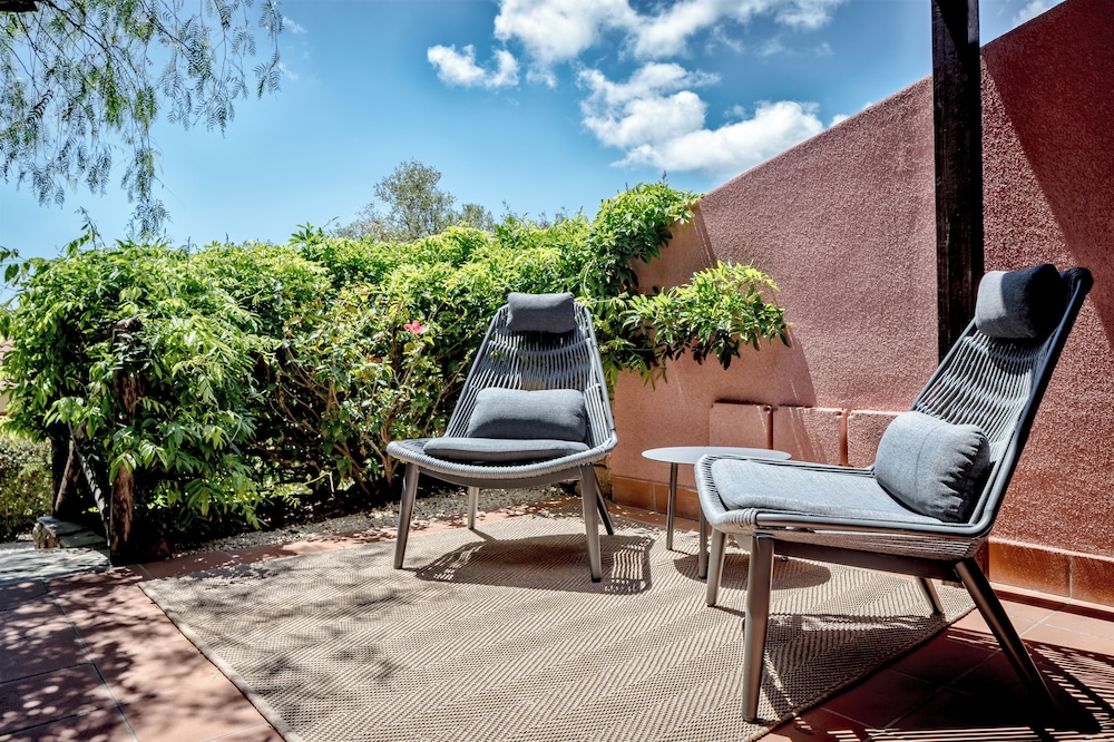 Veridia Resort Sardinia, A Member Of Radisson Individuals — Hotel building in Domus de Maria, Sardinia