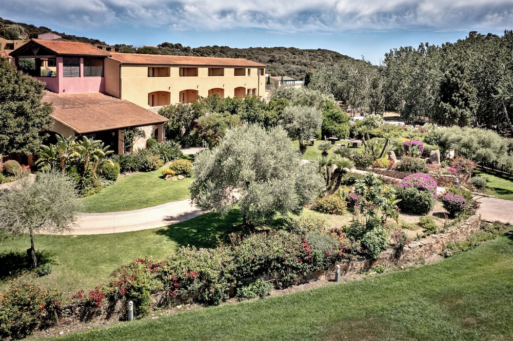 Veridia Resort Sardinia, A Member Of Radisson Individuals — Hotel building in Domus de Maria, Sardinia