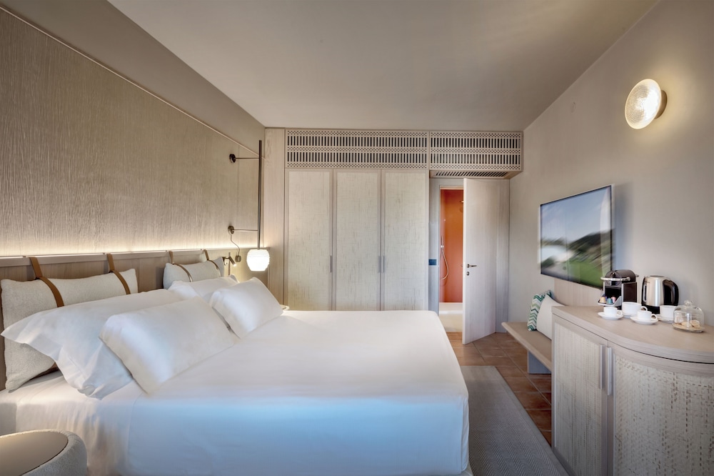 Veridia Resort Sardinia, A Member Of Radisson Individuals — Hotel rooms in Domus de Maria, Sardinia
