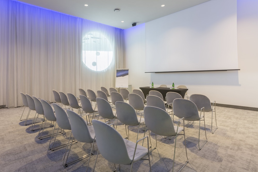 voco Milan - Fiere by IHG — Hotel building in Milan, Lombardy