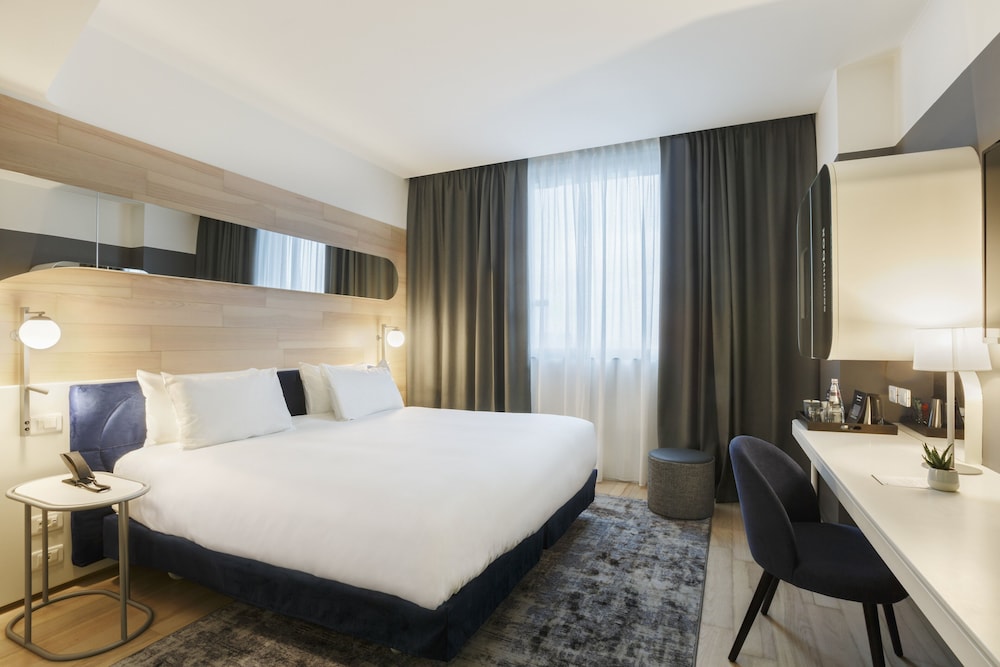 voco Milan - Fiere by IHG — Hotel rooms in Milan, Lombardy