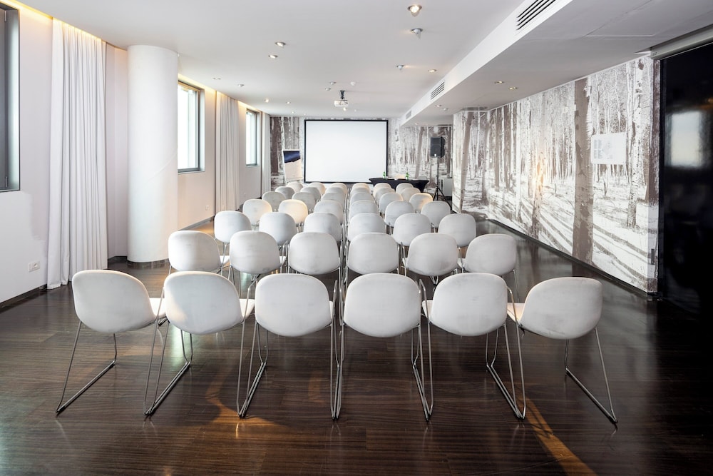 voco Milan - Fiere by IHG — Hotel building in Milan, Lombardy
