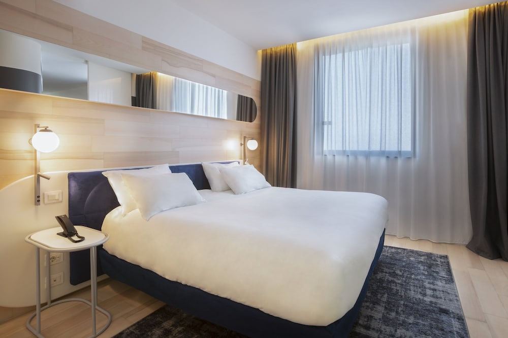 voco Milan - Fiere by IHG — Hotel rooms in Milan, Lombardy