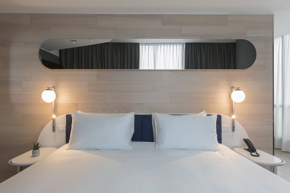 voco Milan - Fiere by IHG — Hotel rooms in Milan, Lombardy