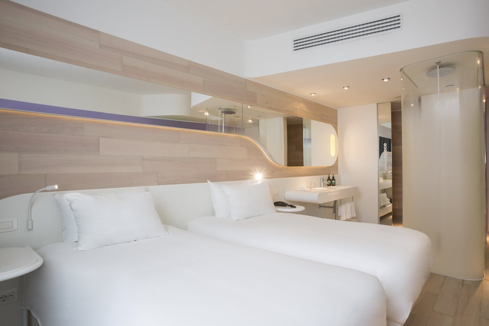 voco Milan - Fiere by IHG — Hotel rooms in Milan, Lombardy