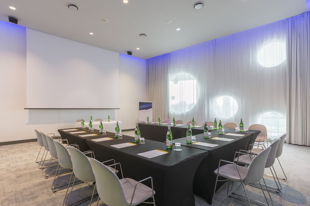 voco Milan - Fiere by IHG — Hotel building in Milan, Lombardy