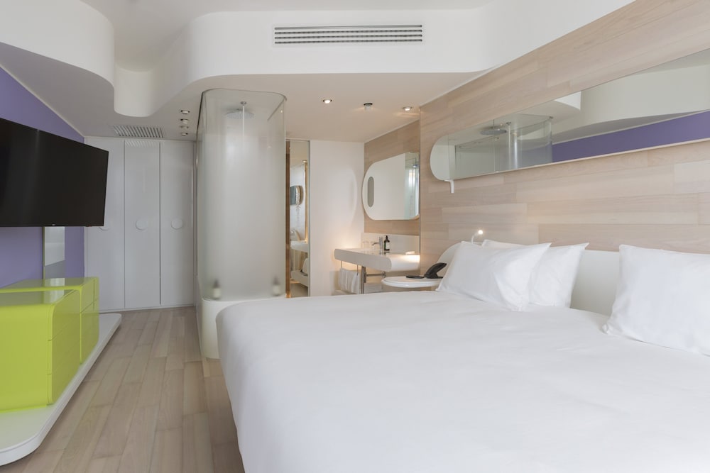 voco Milan - Fiere by IHG — Hotel rooms in Milan, Lombardy
