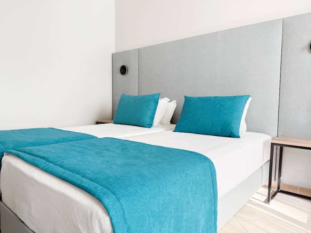 Hotel Atismar — Hotel rooms in Quarteira, Faro