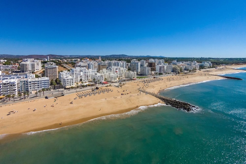 Hotel Atismar — Beach in Quarteira, Faro