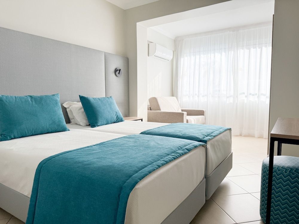 Hotel Atismar — Hotel rooms in Quarteira, Faro