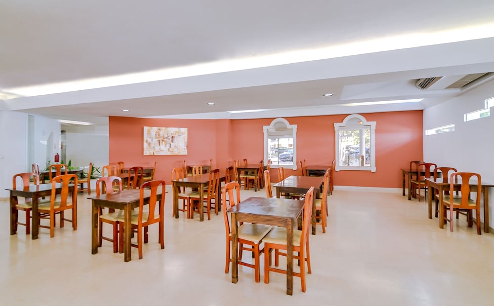 Hotel Atismar — Restaurant & bars in Quarteira, Faro