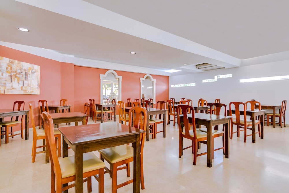 Hotel Atismar — Restaurant & bars in Quarteira, Faro