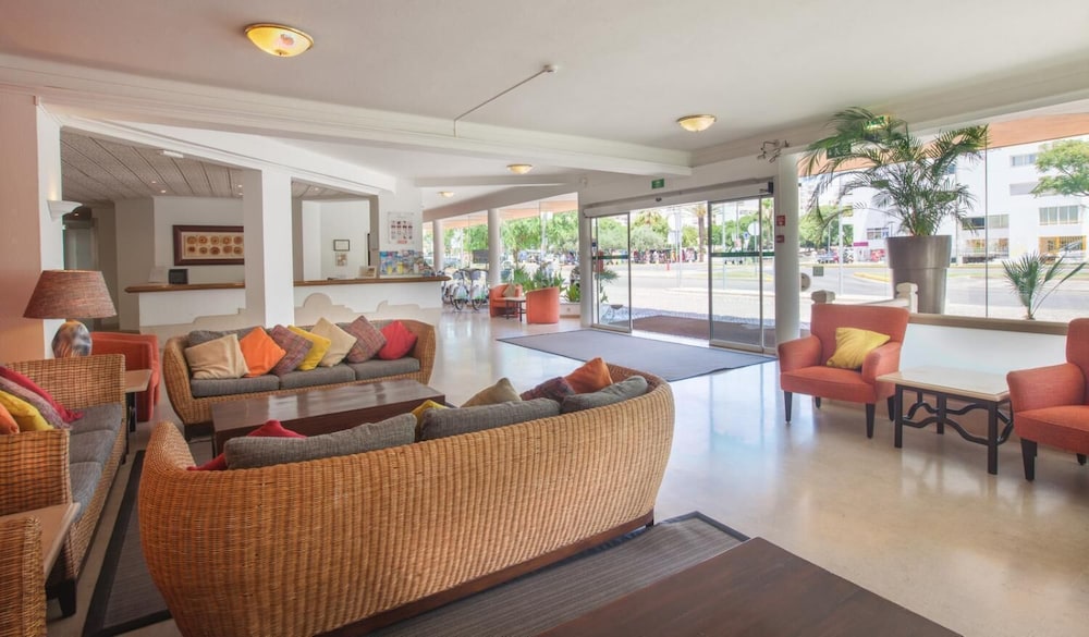 Hotel Atismar — Hotel rooms in Quarteira, Faro