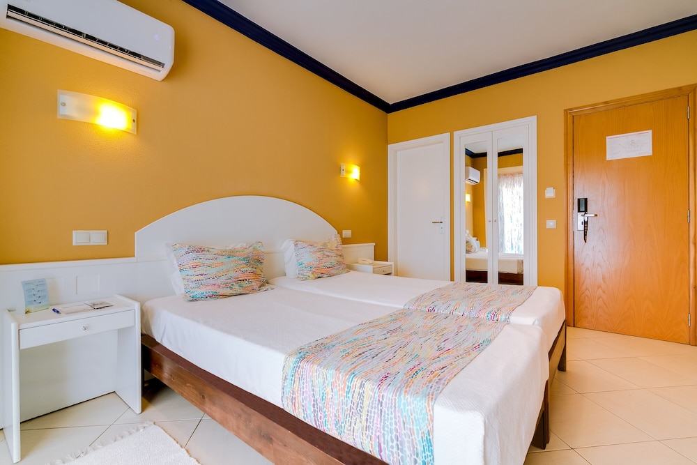Hotel Atismar — Hotel rooms in Quarteira, Faro