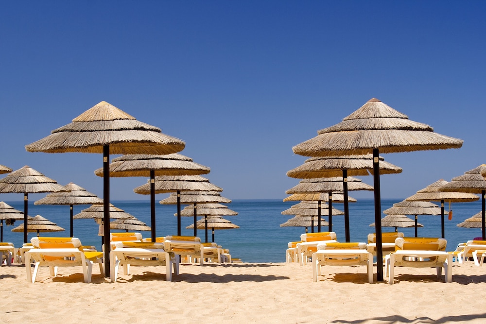 Hotel Atismar — Beach in Quarteira, Faro