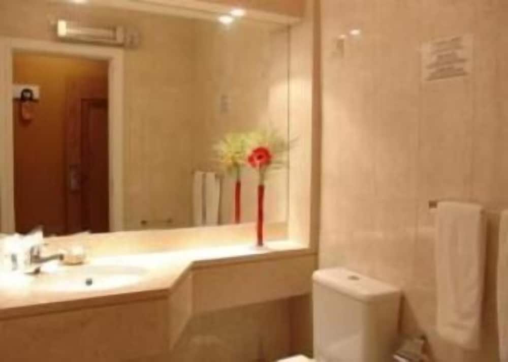 Hotel Atismar — Hotel rooms in Quarteira, Faro