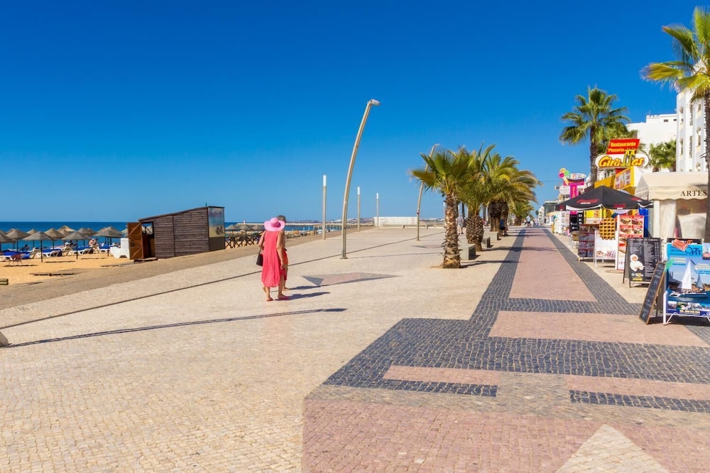 Hotel Atismar — Beach in Quarteira, Faro