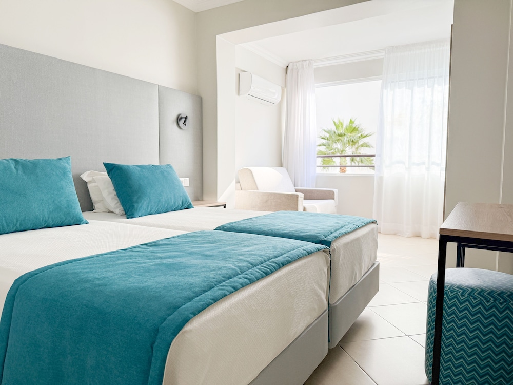 Hotel Atismar — Hotel rooms in Quarteira, Faro