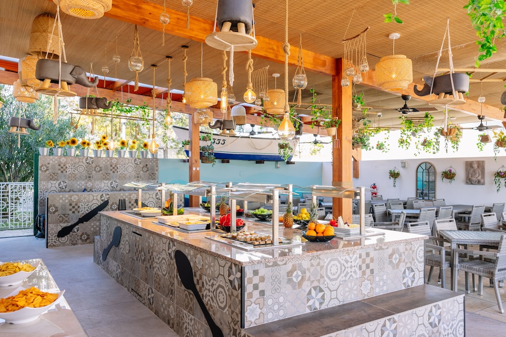Grand Muthu Forte da Oura — Restaurant & bars in Albufeira, Faro