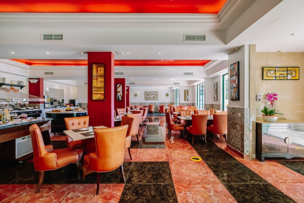 Grand Muthu Forte da Oura — Restaurant & bars in Albufeira, Faro