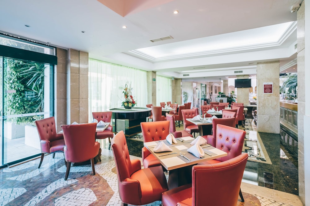 Grand Muthu Forte da Oura — Restaurant & bars in Albufeira, Faro