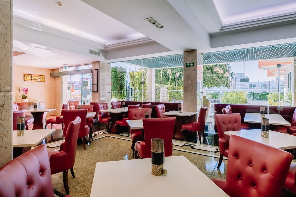 Grand Muthu Forte da Oura — Restaurant & bars in Albufeira, Faro